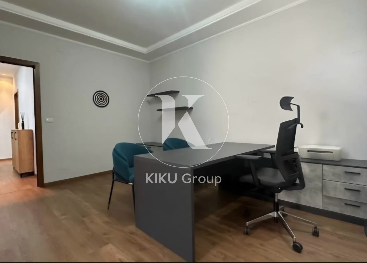Zyrë 3+1+2 me Qira – Blloku, Tiranë