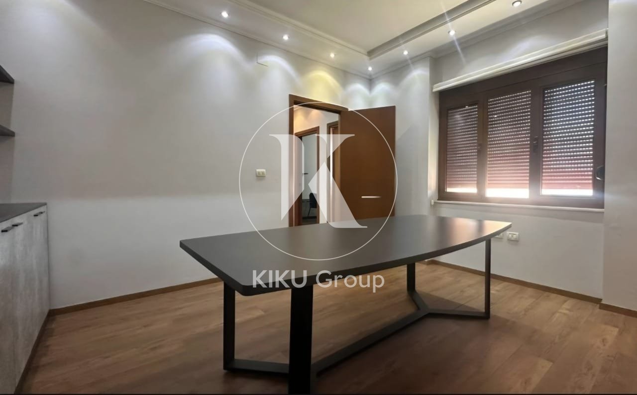 Zyrë 3+1+2 me Qira – Blloku, Tiranë
