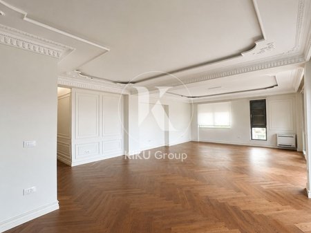 Jepet me Qira Zyrë 3+1+2 – Blloku, Tiranë