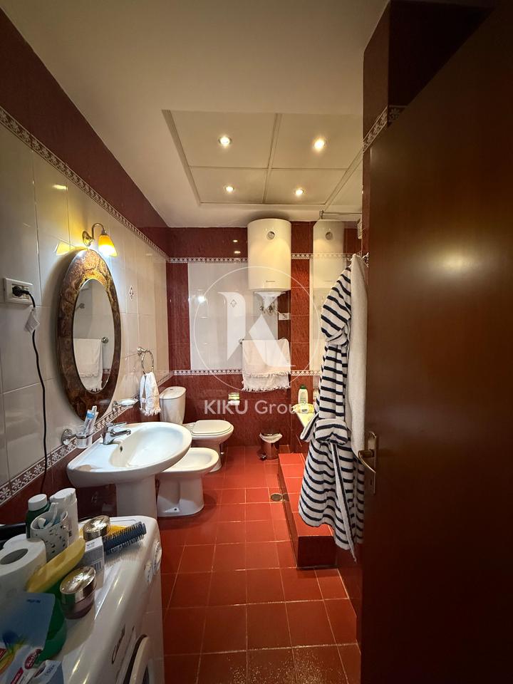 Shitet Apartament 2+1 – Pazari i Ri, Tiranë