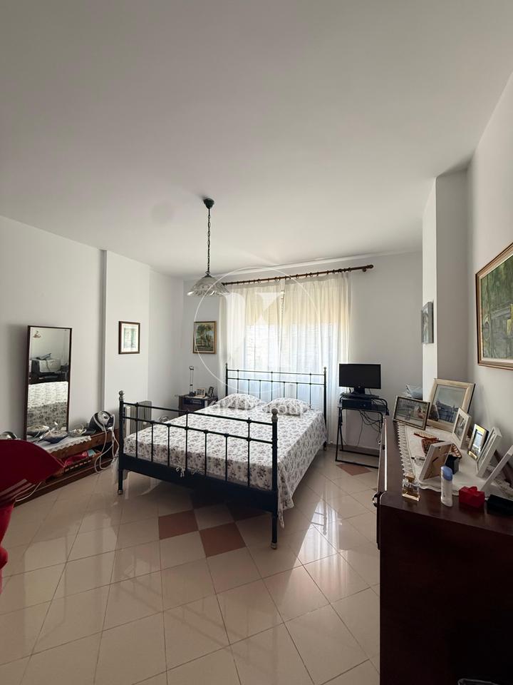 Shitet Apartament 2+1 – Pazari i Ri, Tiranë