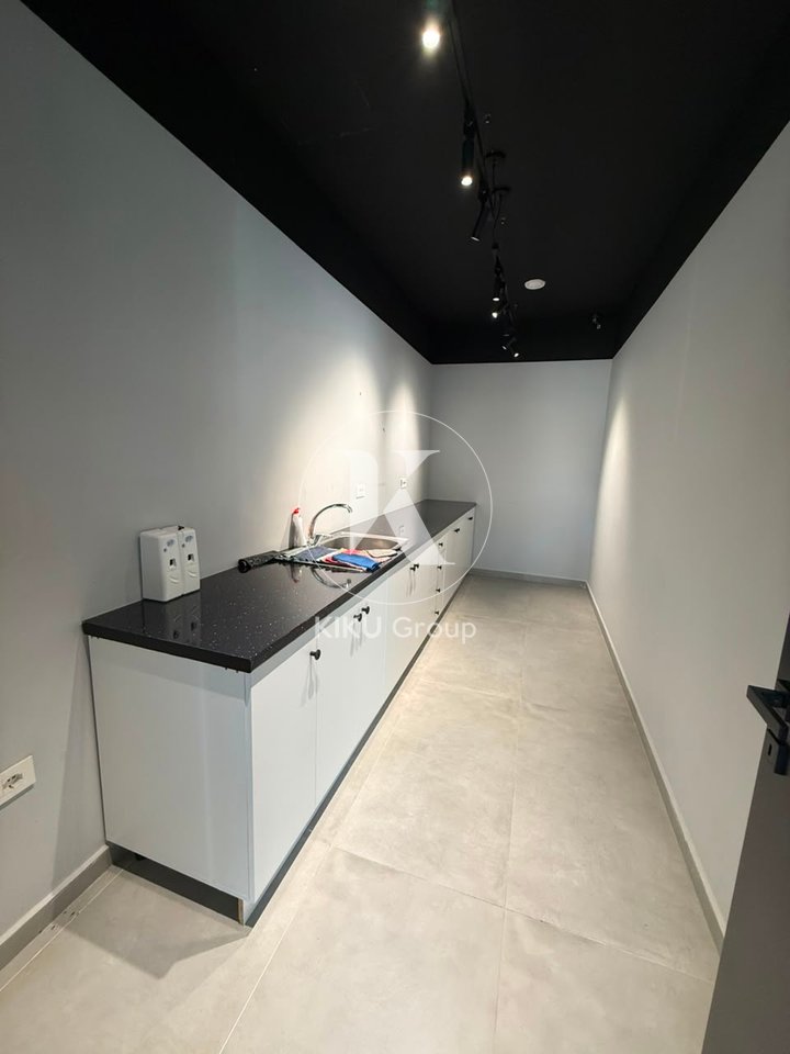 Ufficio in affitto 520 m² – Ish Bllok, Tirana