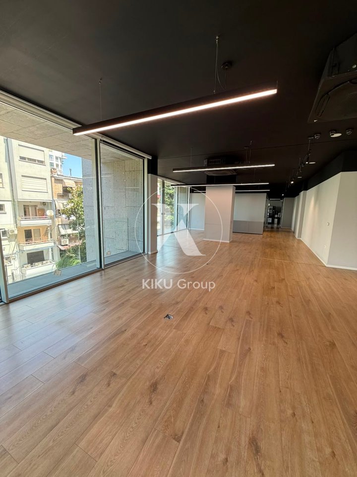 Ufficio in affitto 520 m² – Ish Bllok, Tirana