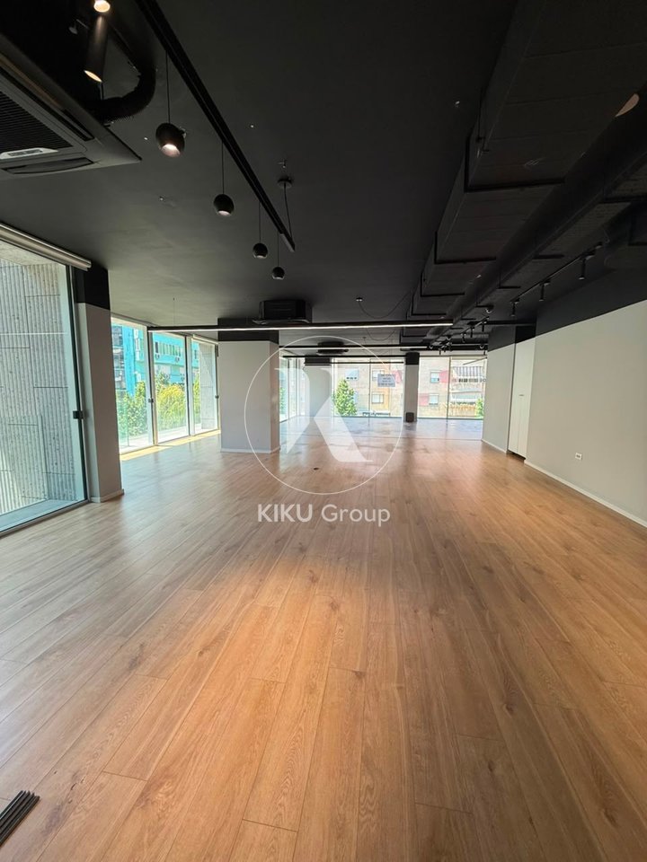 Ufficio in affitto 520 m² – Ish Bllok, Tirana