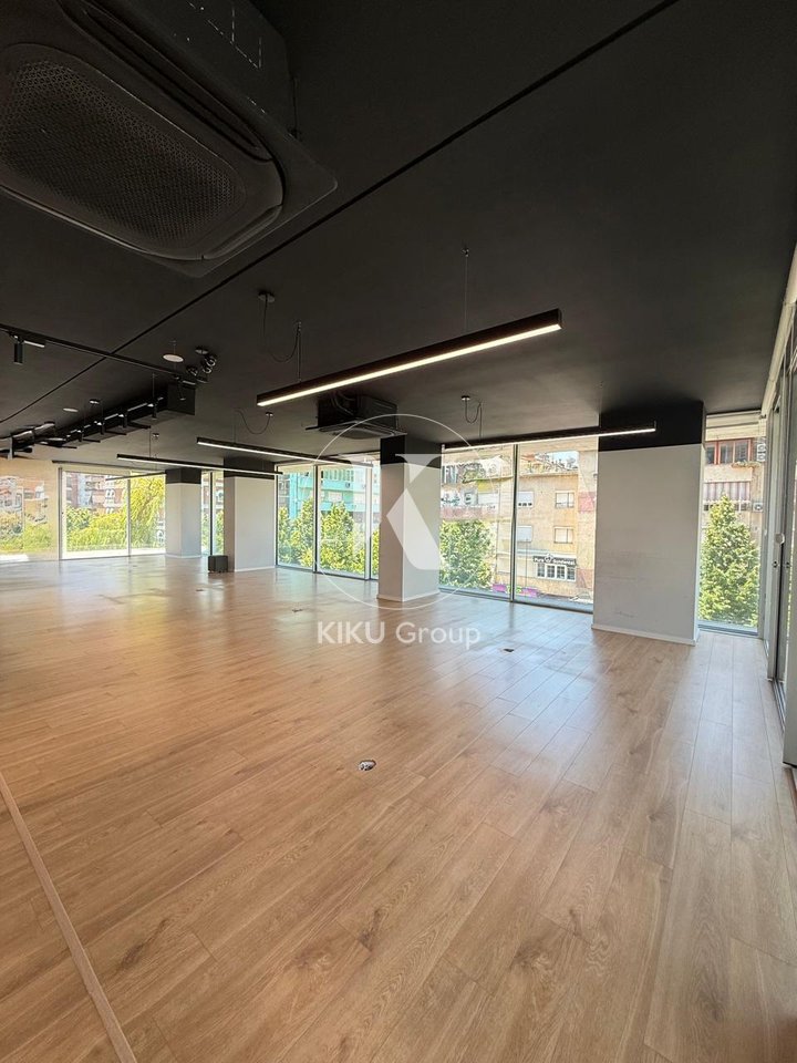 Ufficio in affitto 520 m² – Ish Bllok, Tirana