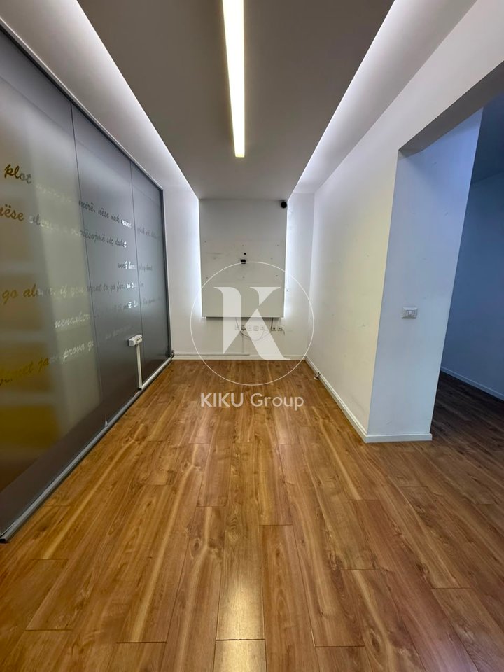 Ambient Zyre me Qira në Ish Bllok – 200 m²