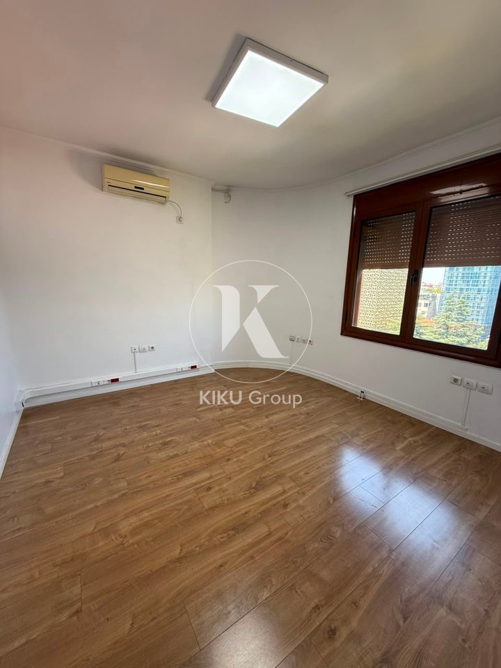 Ambient Zyre me Qira në Ish Bllok – 200 m²