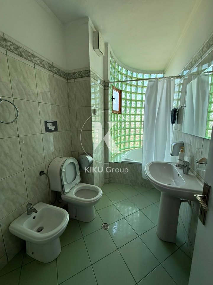 Ambient Zyre me Qira në Ish Bllok – 200 m²