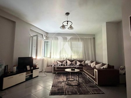 Apartament 1+1 me Qira – Pranë Kopshtit Botanik, Tiranë