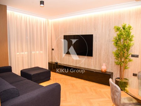 Apartament 2+1 Luksoz me Qira – Ish Ekspozita, Tiranë