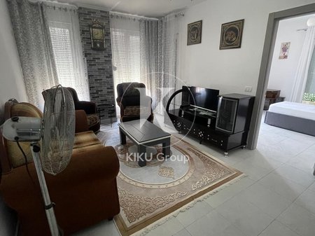 Jepet me Qira Apartament 2+1+2 – Rruga 5 Maji, Tiranë