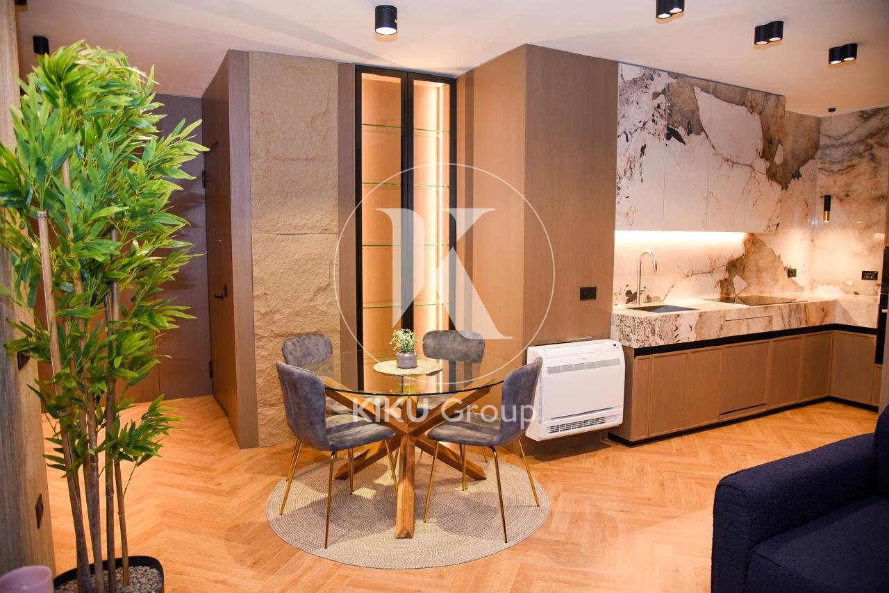 Apartament 2+1 Luksoz me Qira – Ish Ekspozita, Tiranë