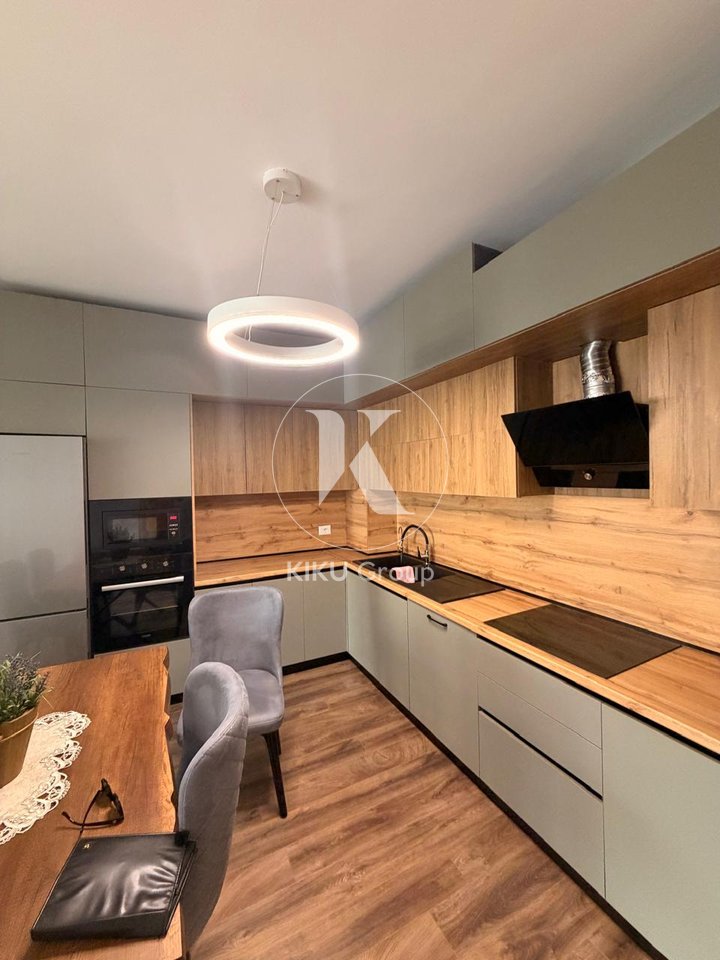 Affittasi Appartamento 2+1+2+Parcheggio – Pazari i Ri, Tirana