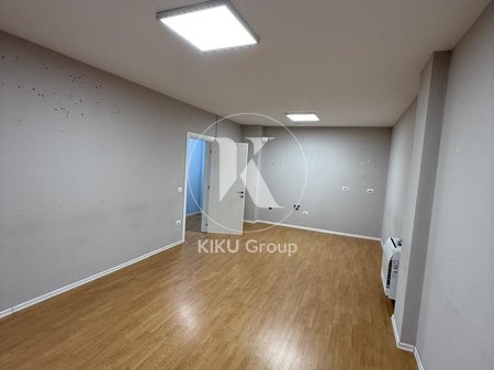 AMBIENT ZYRE ME QIRA – RRUGA E KAVAJËS, MINISTRIA E ARSIMIT