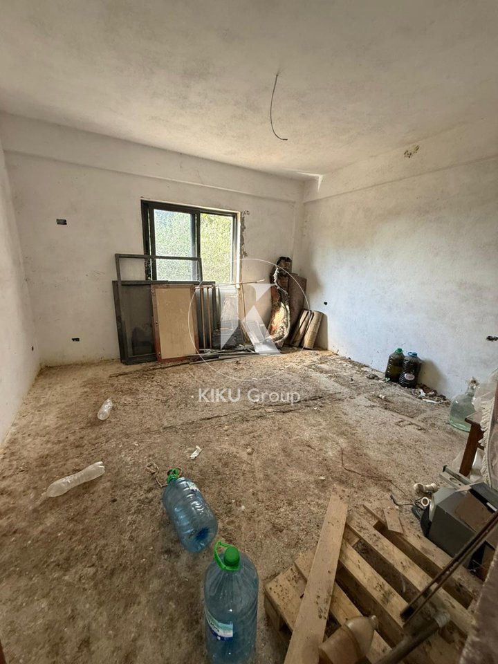 VILË PËR SHITJE – FARKE