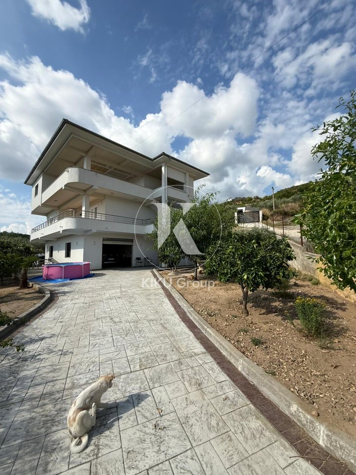 VILË PËR SHITJE – FARKE