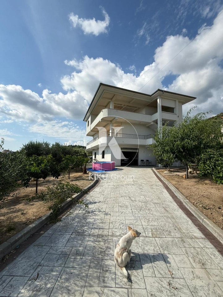 VILË PËR SHITJE – FARKE