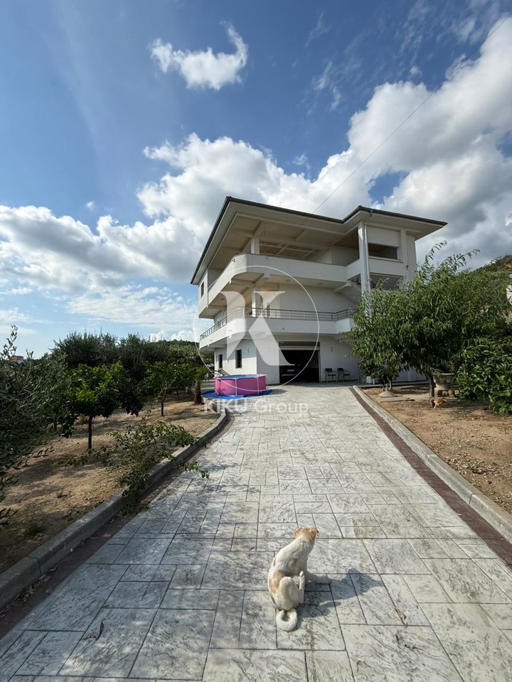 VILË PËR SHITJE – FARKE