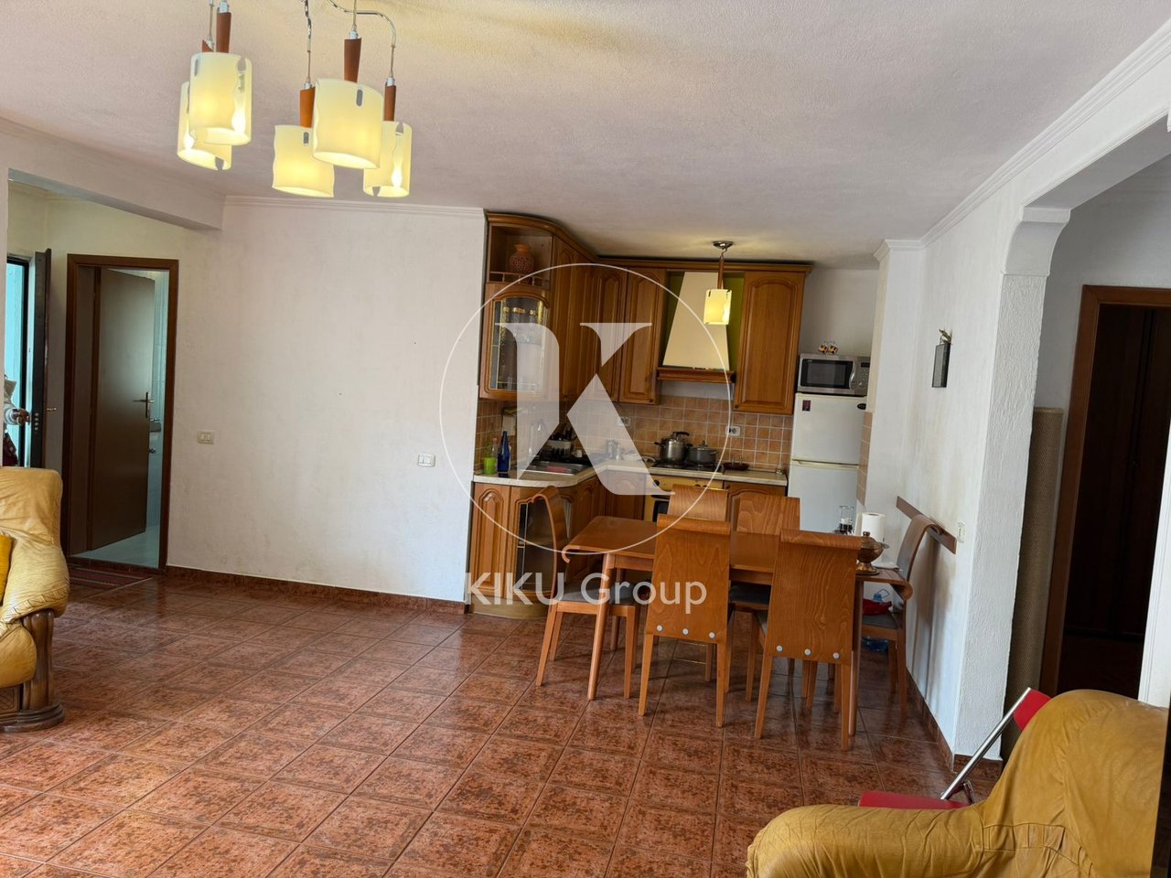 Shitet Apartament 2+1 – Përballë Ringut
