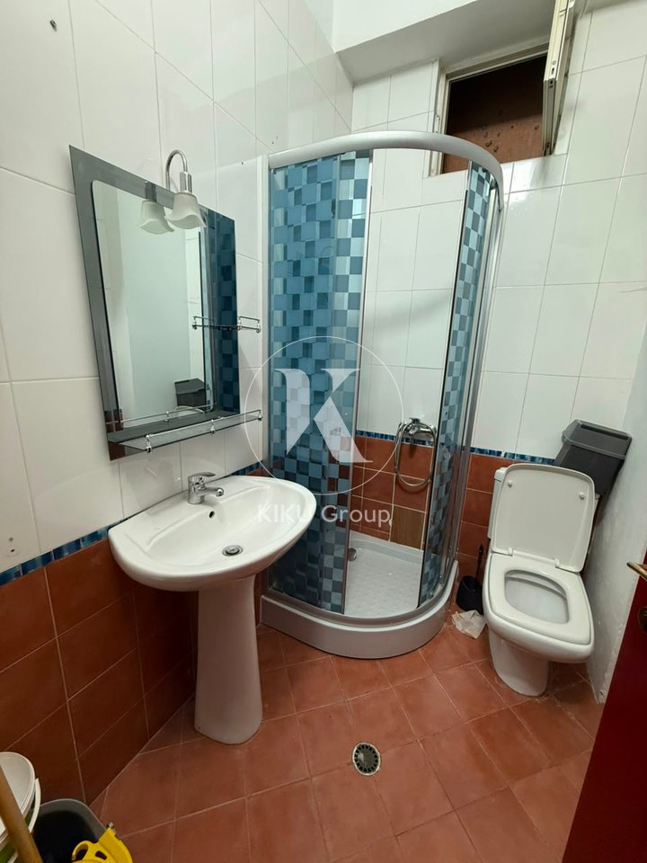 Shitet ambient biznesi pranë Mine Pezës