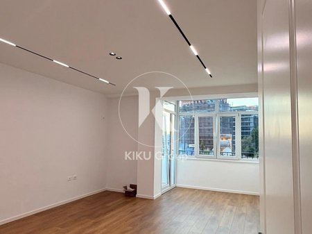 Shitet Apartament 1+1 në Rrugën Muhamet Gjollesha (21 Dhjetori) – Tiranë