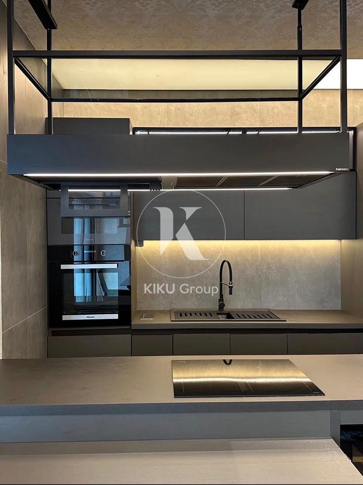 Shitet apartament 2+1 + 2 tualete Ambassador 3, prane stadiumit air albania