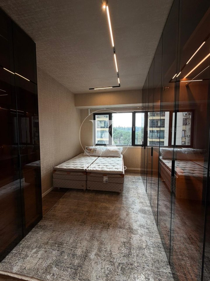 Shitet apartament 2+1 + 2 tualete Ambassador 3, prane stadiumit air albania