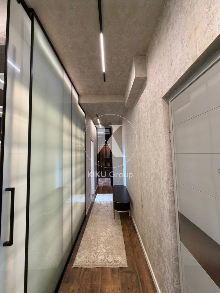 Shitet apartament 2+1 + 2 tualete Ambassador 3, prane stadiumit air albania