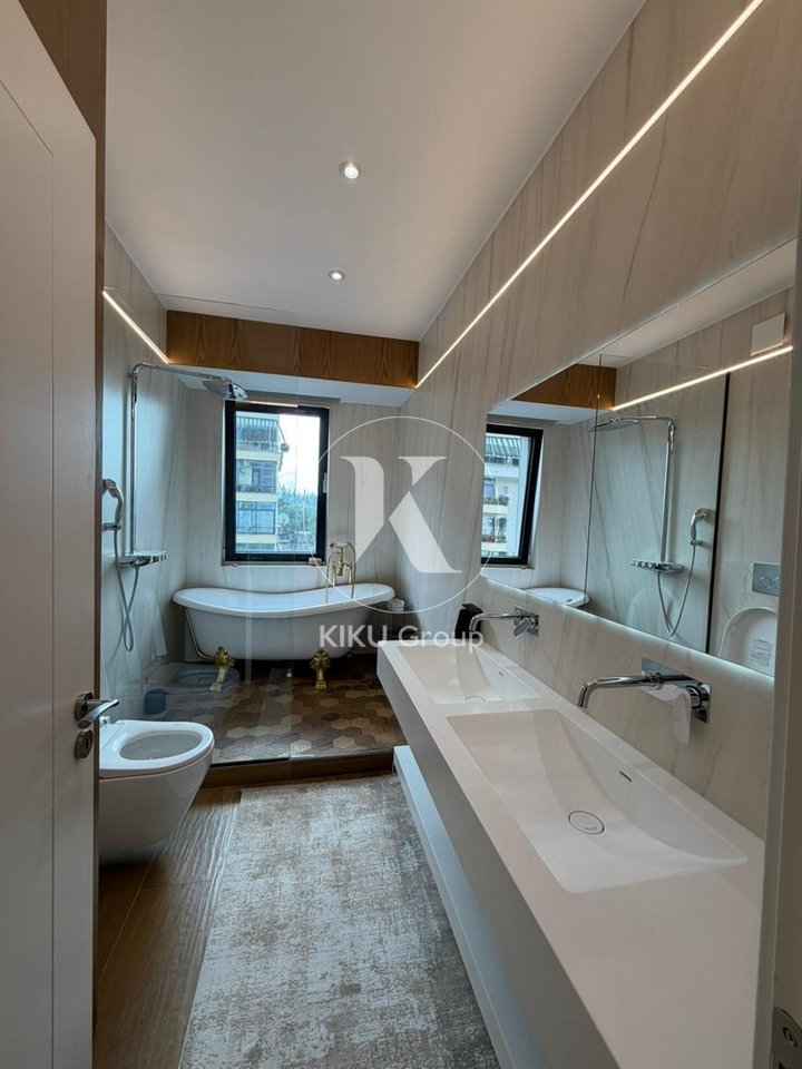 Shitet apartament 2+1 + 2 tualete Ambassador 3, prane stadiumit air albania