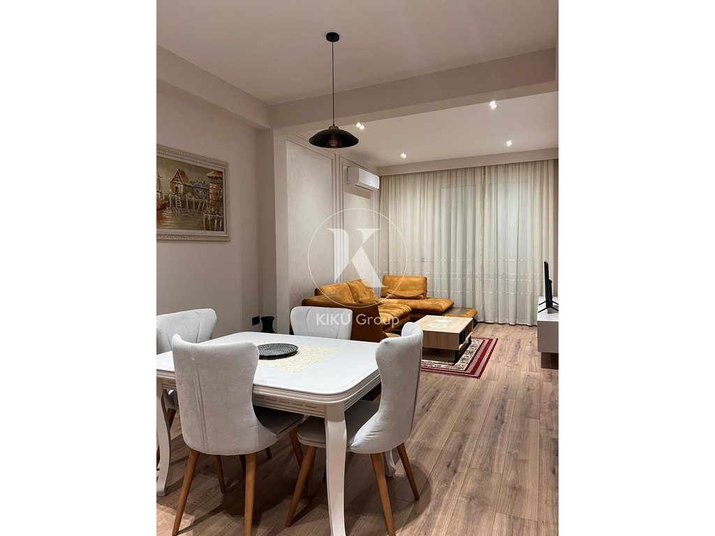 🏡 Shtëpi me Qera – Rr. Mine Peza