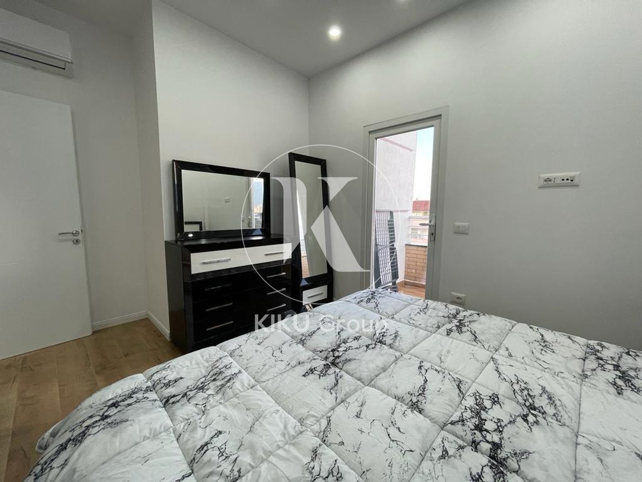 🏠 Jepet Apartament me Qira – Komuna e Parisit