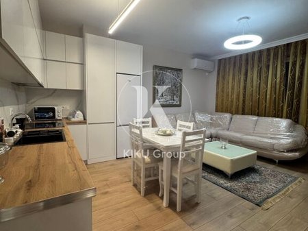 🏢 APARTAMENT 2+1 ME QERA – RRUGA E KAVAJËS, TIRANË