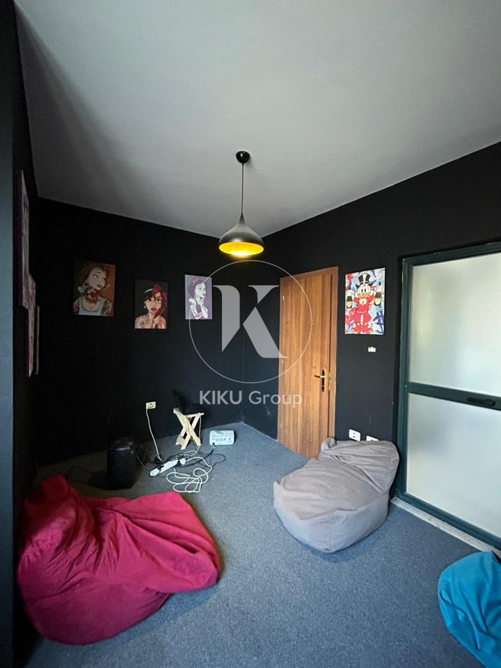 Shitet apartament 3+1+2 në 📍Rruga Nikola Tupe, Bllok.