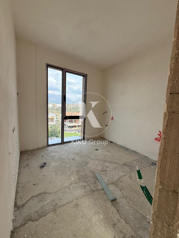 🏡 SHITET VILË 3-KATËSHE ME PISHINË – PRANË LIQENIT TË THATË, TIRANË