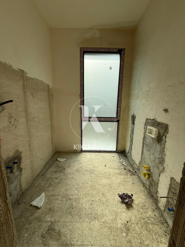 🏡 SHITET VILË 3-KATËSHE ME PISHINË – PRANË LIQENIT TË THATË, TIRANË