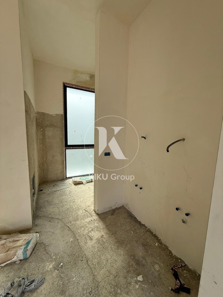 🏡 SHITET VILË 3-KATËSHE ME PISHINË – PRANË LIQENIT TË THATË, TIRANË