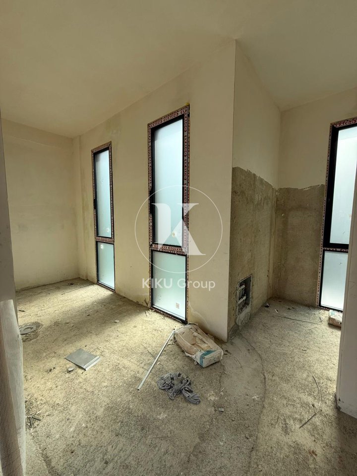 🏡 SHITET VILË 3-KATËSHE ME PISHINË – PRANË LIQENIT TË THATË, TIRANË