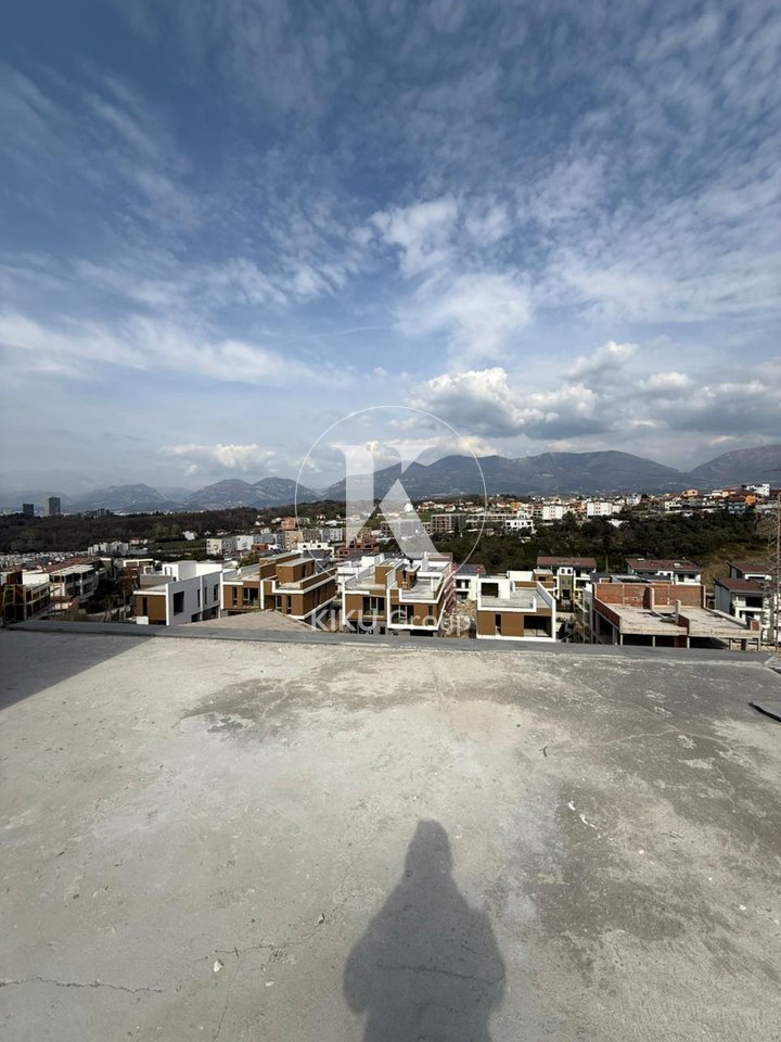 🏡 SHITET VILË 3-KATËSHE ME PISHINË – PRANË LIQENIT TË THATË, TIRANË