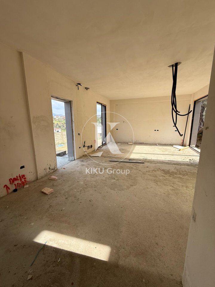 🏡 SHITET VILË 3-KATËSHE ME PISHINË – PRANË LIQENIT TË THATË, TIRANË