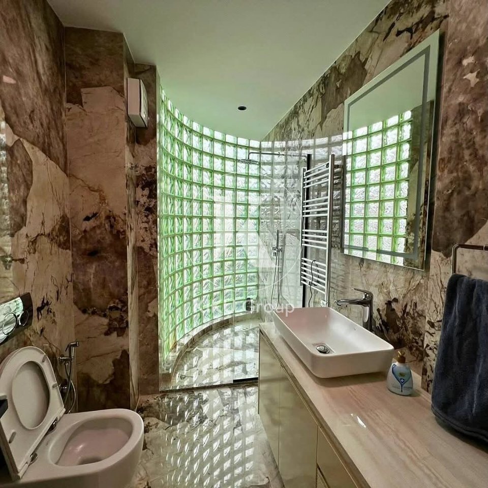 Apartament luksoz 2+1+2 me qira në Bllok