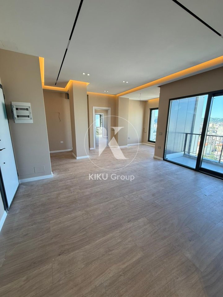 🏢 Ambient për Zyra me Qira – Rruga e Barrikadave