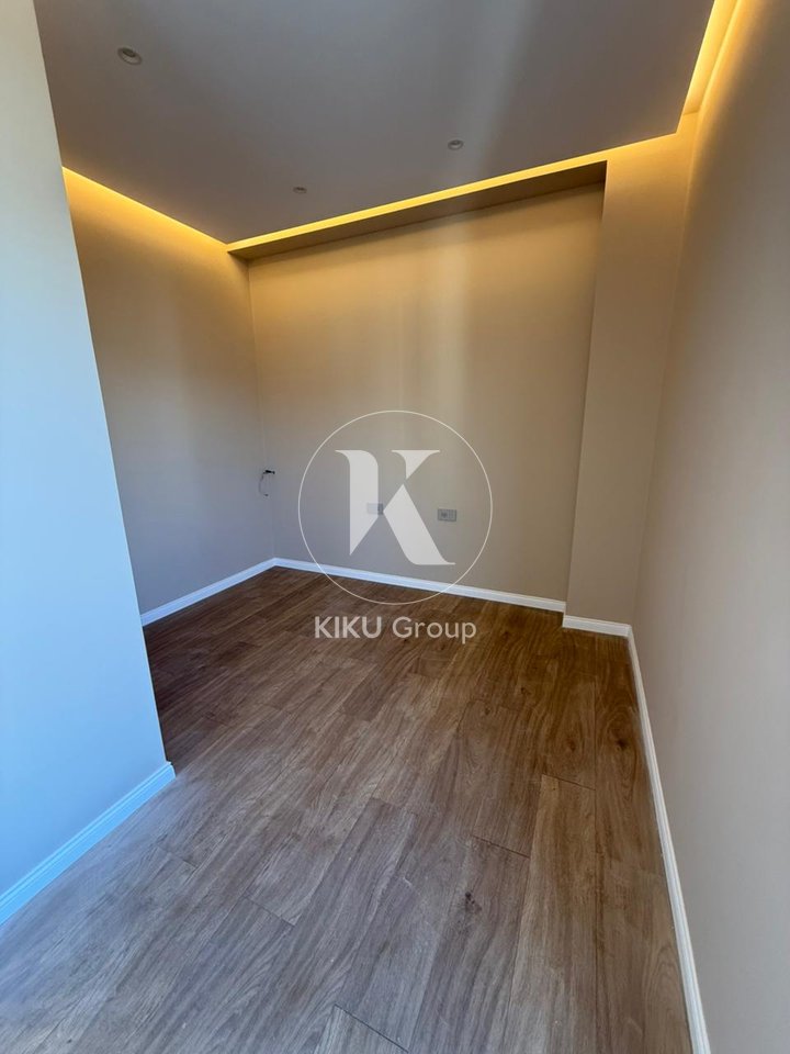 🏢 Ambient për Zyra me Qira – Rruga e Barrikadave