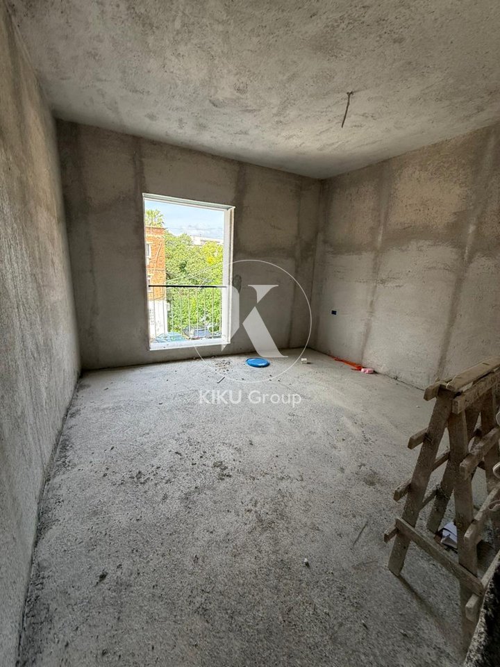 🏡 Shitet Apartament 2+1+2 – Në afërsi të Shkollës së Baletit
