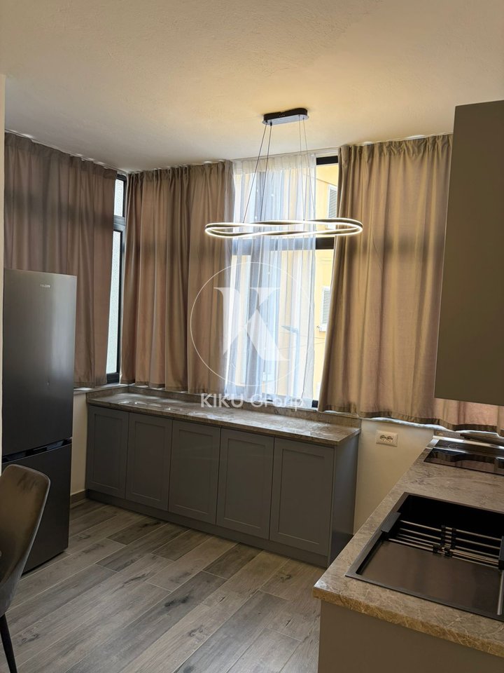 APARTAMENT 1+1 ME QERA NË QENDËR