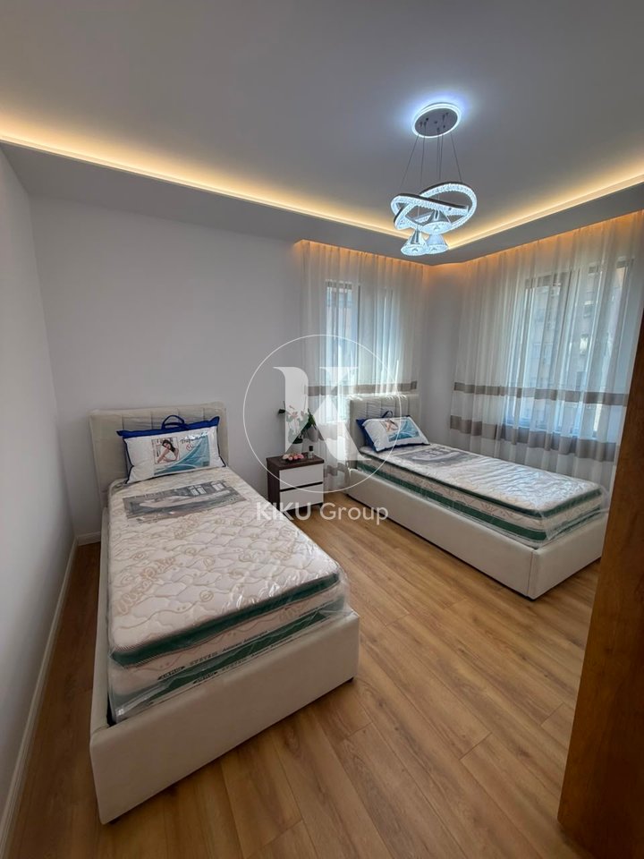 Shitet apartament 2+1+2 te Pallati me Shigjeta.
