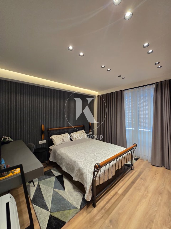 Apartament 3+1+2 me Depo me Qira – Kisha Katolike, Rruga e Kavajës