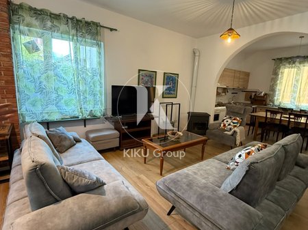 Casa privata 3+1+2 in affitto in Via Pjetër Budi