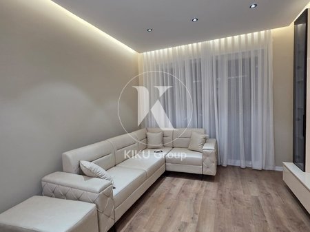 Apartament 1+1 me Qira – Rruga 5 Maji, pranë Conad
