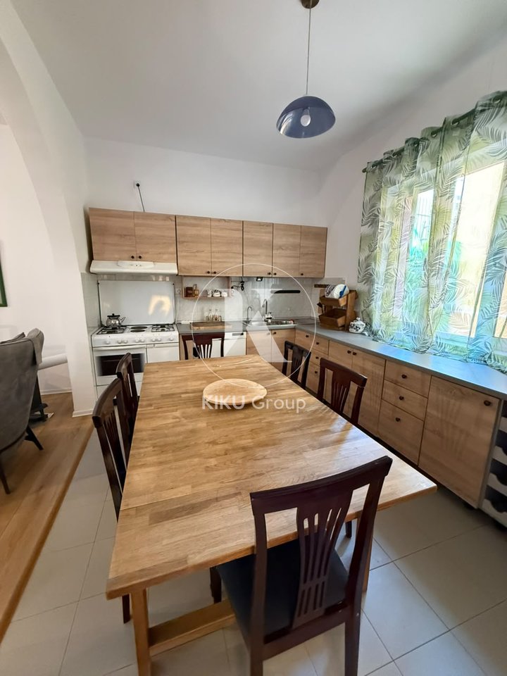 Casa privata 3+1+2 in affitto in Via Pjetër Budi