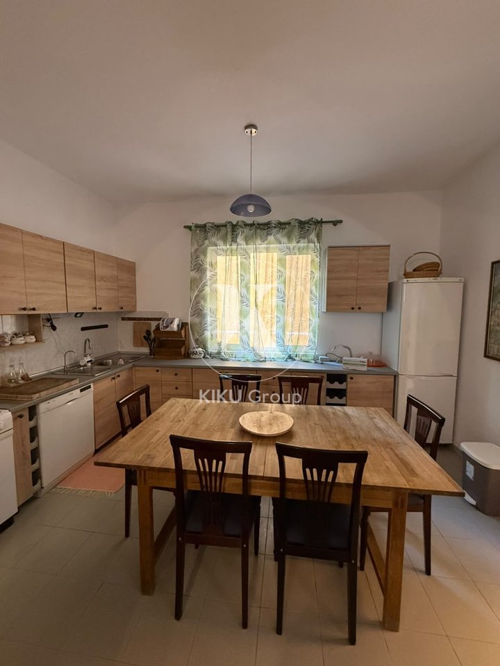 Casa privata 3+1+2 in affitto in Via Pjetër Budi